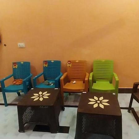 Hotel Aadi Shakti Bhawan à Ayodhya Extérieur photo