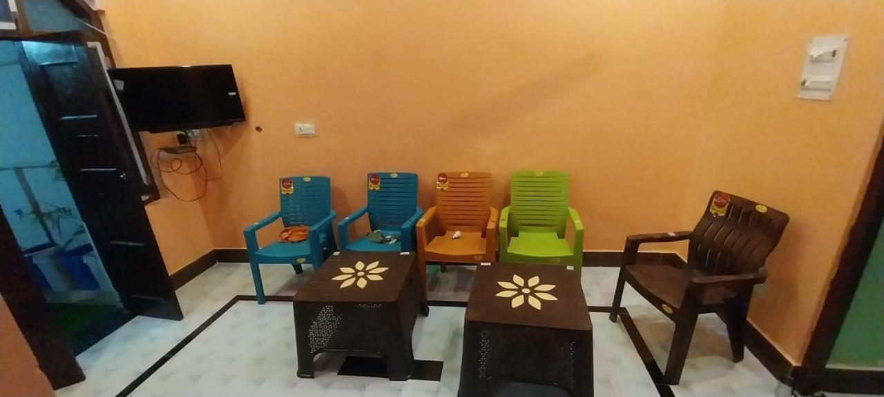 Hotel Aadi Shakti Bhawan à Ayodhya Extérieur photo