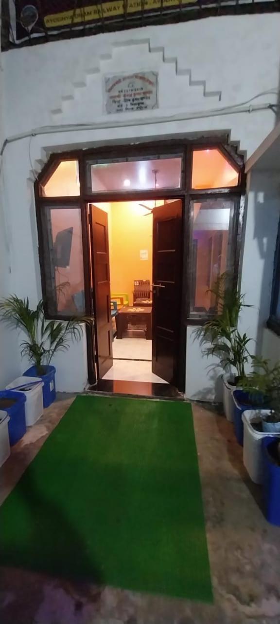 Hotel Aadi Shakti Bhawan à Ayodhya Extérieur photo